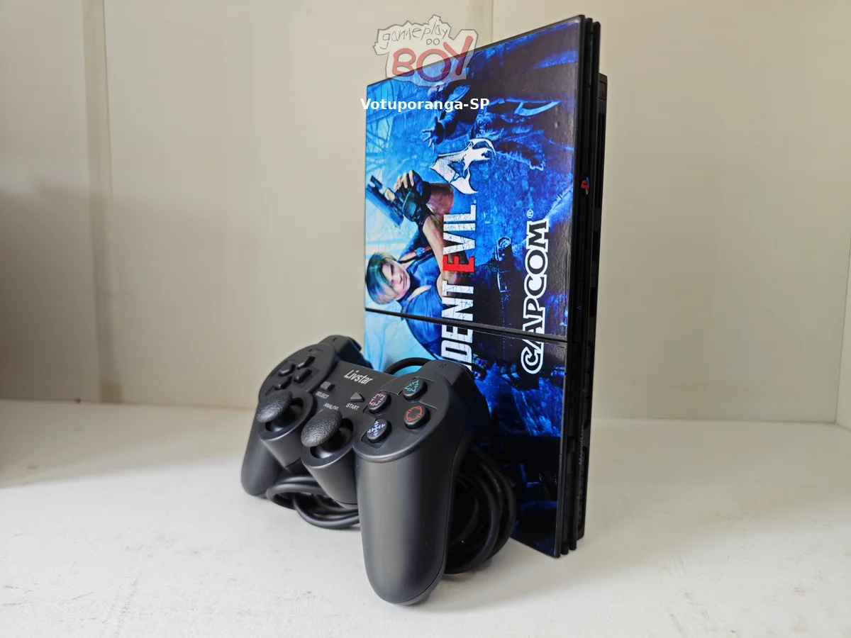 Playstation 2 Slim Skin Resident Evil 4 BIVOLT + OPL Com Jogos no Pen Drive ou HD - SEM LEITOR